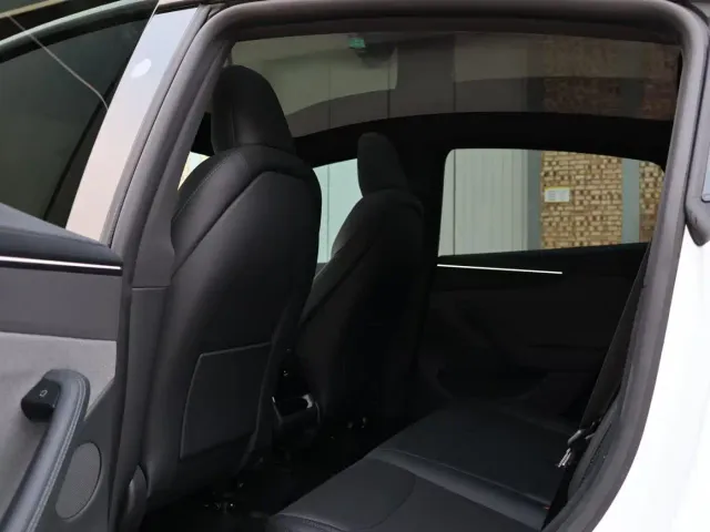 Tesla Model Y — Фото автомобиля 7