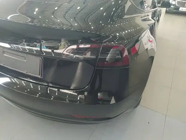Tesla Model 3 — Фото автомобиля 7