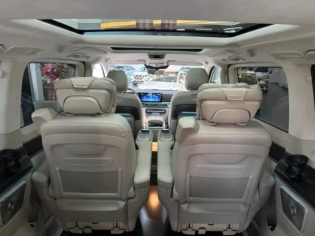 Mercedes-Benz V-Class — Фото автомобиля 24