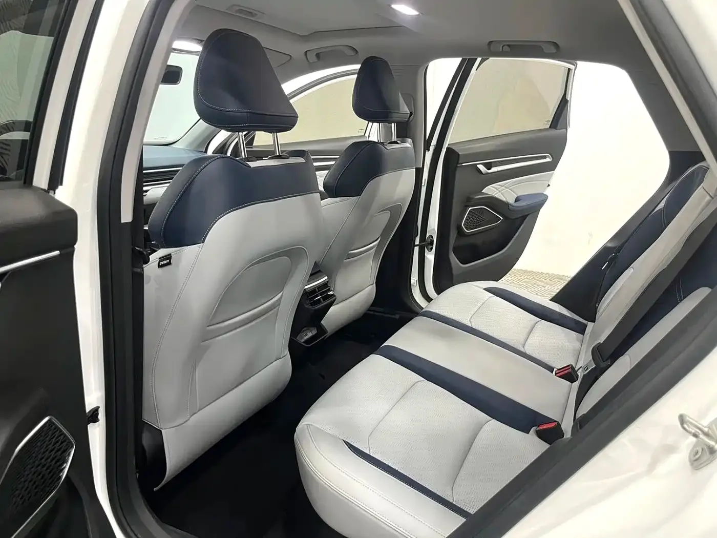 Geely Emgrand 2022 4th Generation 1.5L CVT Premium — Фото автомобиля 4