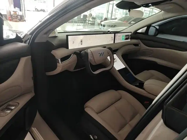 IM Motors LS6 — Фото автомобиля 15
