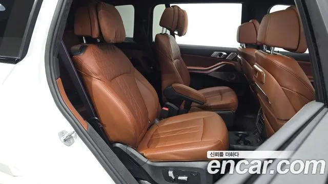 BMW X7 M60i xDrive M Sport 6 мест — Фото автомобиля 11