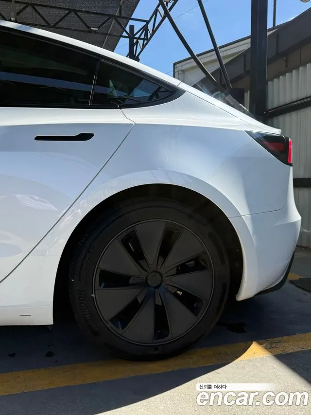 Tesla Model 3 — Фото автомобиля 6