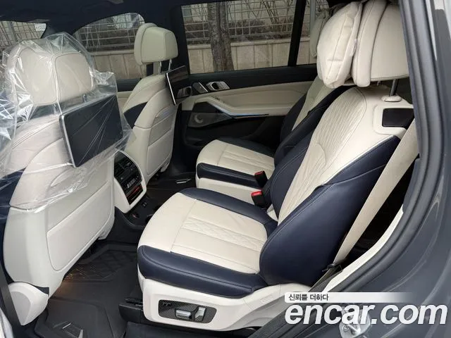 BMW X7 xDrive 40i M Sport Онлайн Exclusive Edition 6 мест — Фото автомобиля 18