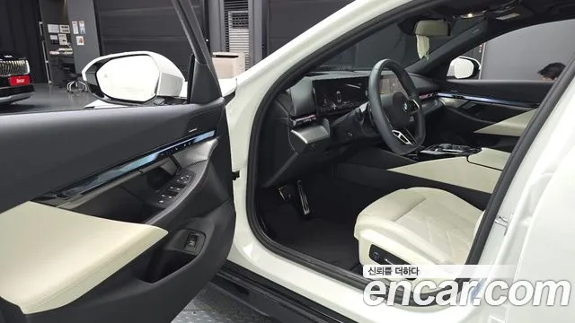 BMW 5 Series G60 — Фото автомобиля 15