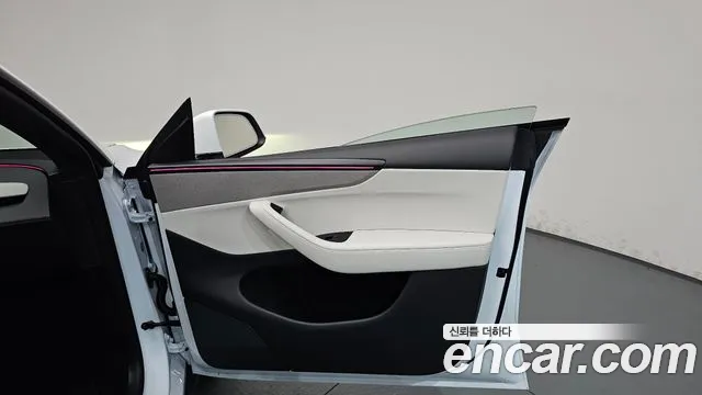 Tesla Model Y — Фото автомобиля 13
