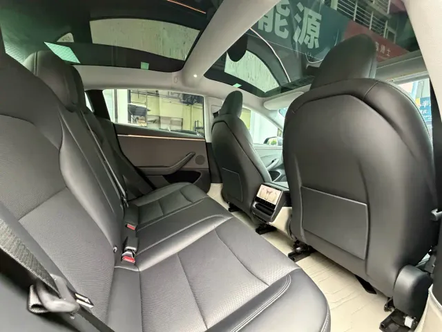 Tesla Model 3 — Фото автомобиля 9