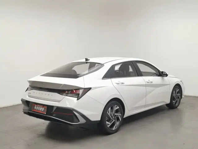 Hyundai Elantra — Фото автомобиля 2