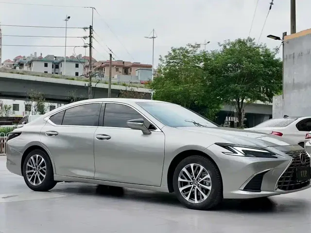 Lexus ES — Фото автомобиля 2