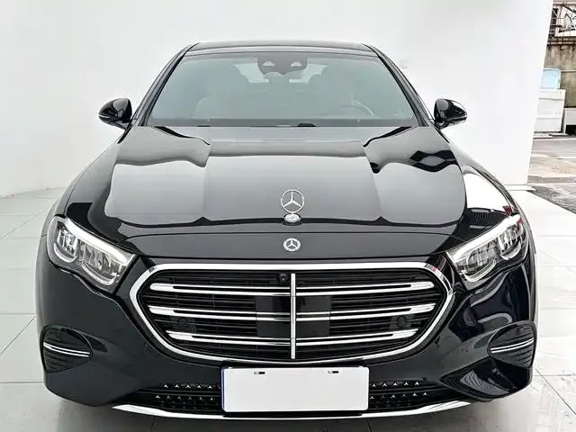 Mercedes-Benz E-Class — Фото автомобиля 2