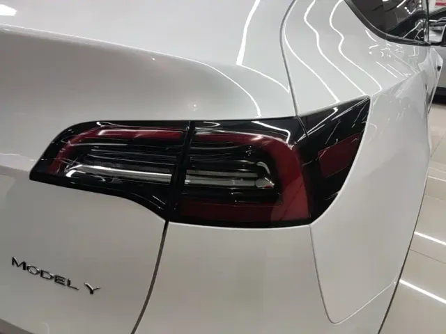 Tesla Model Y — Фото автомобиля 7