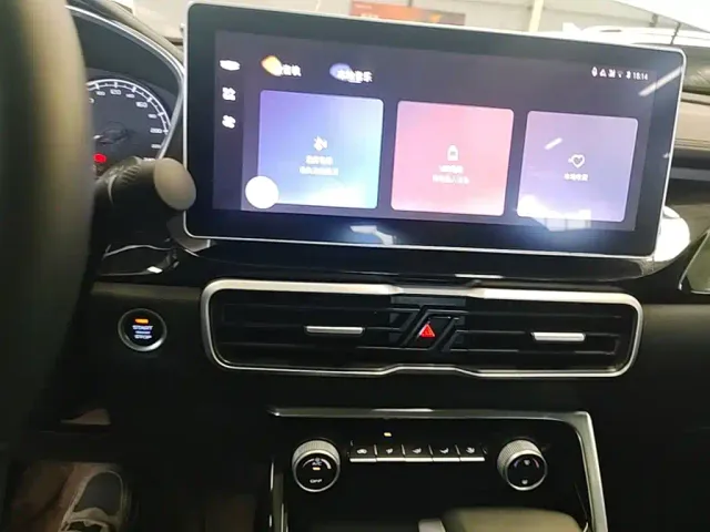 Geely Binyue — Фото автомобиля 12