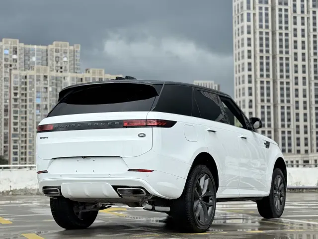 Land Rover Range Rover Sport — Фото автомобиля 11