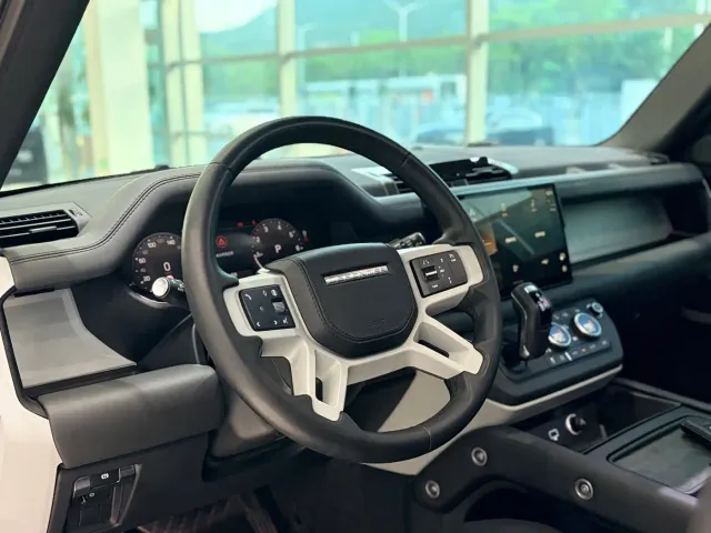 Land Rover Defender — Фото автомобиля 6
