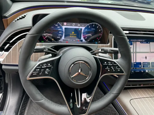 Mercedes-Benz E-Class — Фото автомобиля 6