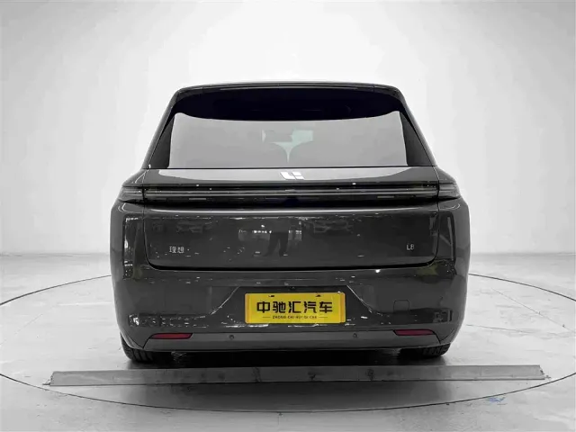 Li Auto L8 — Фото автомобиля 19