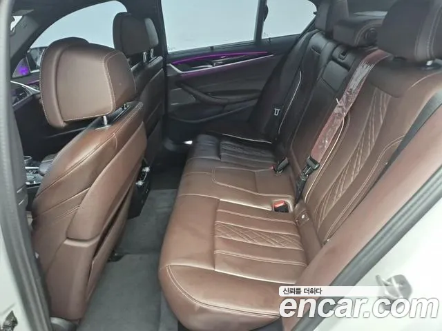 BMW 5 Series G30 — Фото автомобиля 12