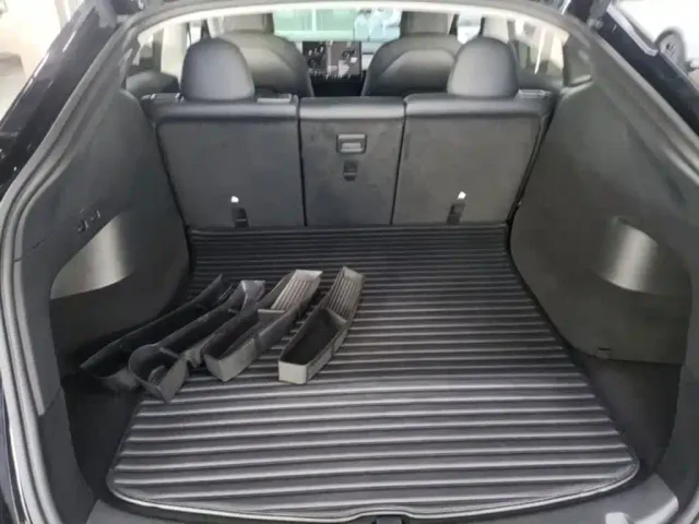 Tesla Model Y — Фото автомобиля 18