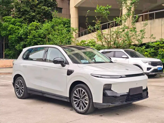 Leapmotor B10 — Фото автомобиля 3