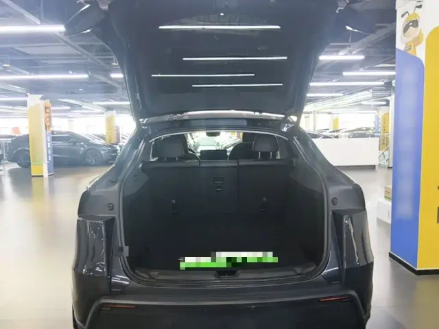 Tesla Model Y — Фото автомобиля 18