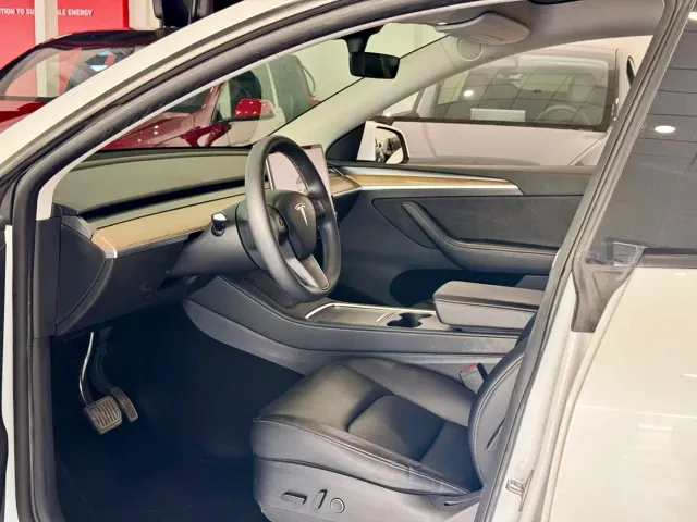 Tesla Model Y — Фото автомобиля 4
