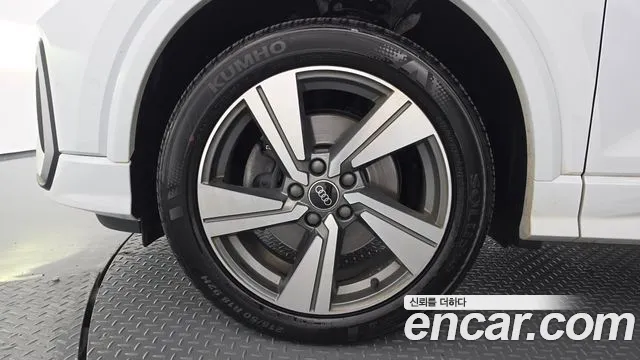 Audi Q2 35 TDI Premium — Фото автомобиля 4