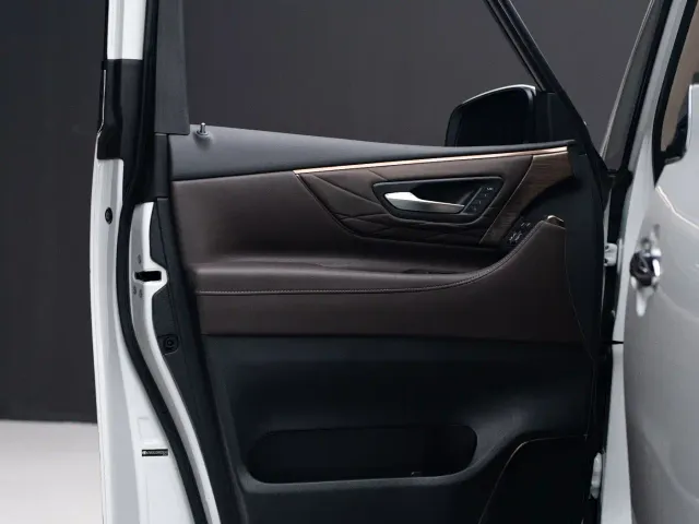 Toyota Alphard — Фото автомобиля 17