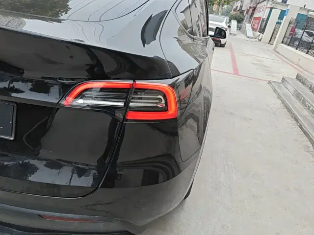 Tesla Model Y — Фото автомобиля 7