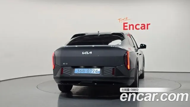 Kia EV4 — Фото автомобиля 4