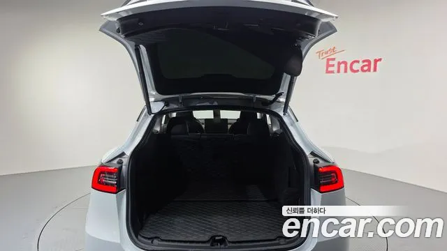 Tesla Model Y — Фото автомобиля 14