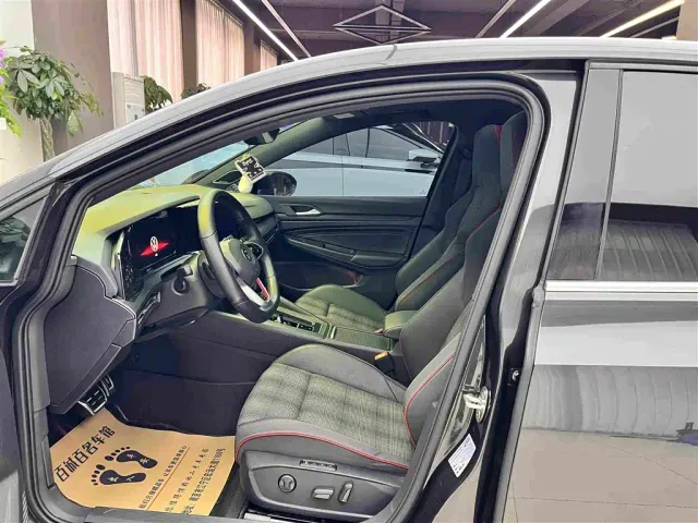 Volkswagen Golf GTI 2021 380TSI DSG GTI — Фото автомобиля 10
