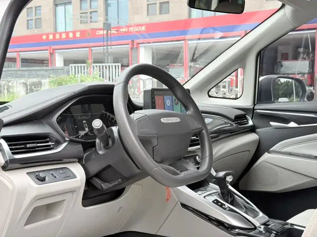 Maxus G50 — Фото автомобиля 8