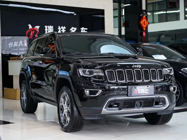 Jeep Grand Cherokee — Фото автомобиля 18
