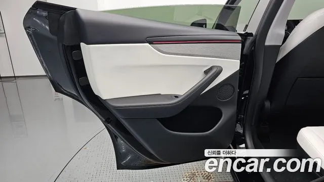 Tesla Model Y — Фото автомобиля 14