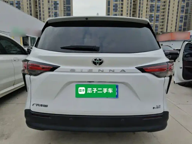 Toyota Sienna — Фото автомобиля 5