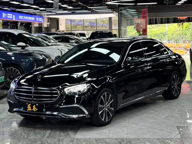 Фотография автомобиля — Mercedes-Benz E-Class