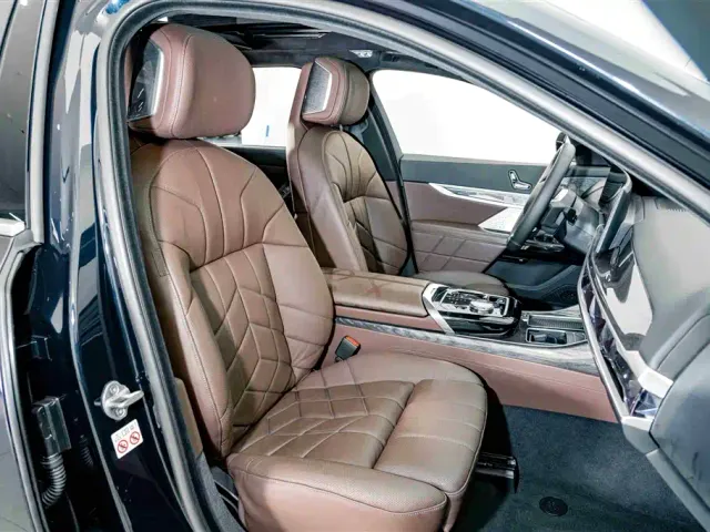 BMW i7 — Фото автомобиля 22
