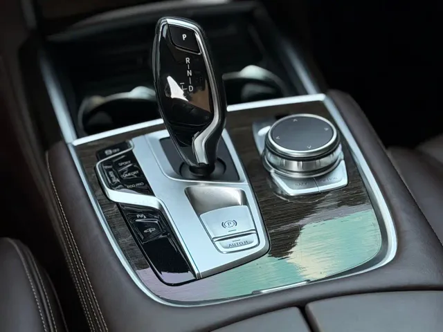 BMW 7 Series — Фото автомобиля 17