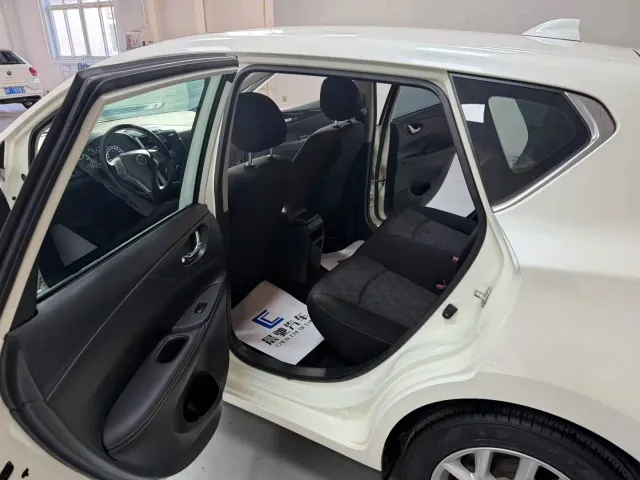 Nissan Tiida — Фото автомобиля 8