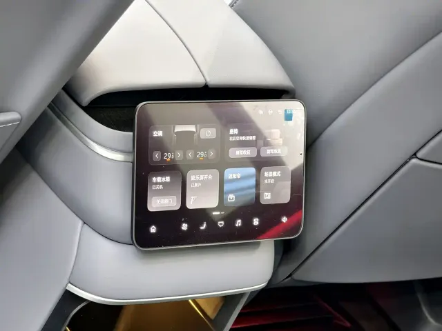 Nio ES8 — Фото автомобиля 10