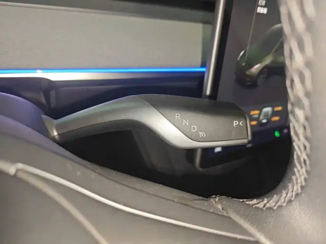 Tesla Model Y — Фото автомобиля 13