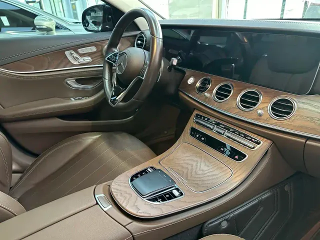 Mercedes-Benz E-Class — Фото автомобиля 12