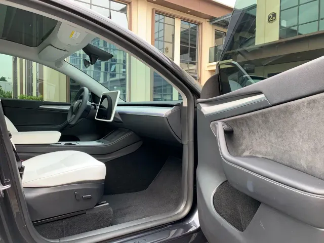 Tesla Model Y — Фото автомобиля 16