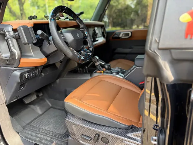 Ford Bronco — Фото автомобиля 9