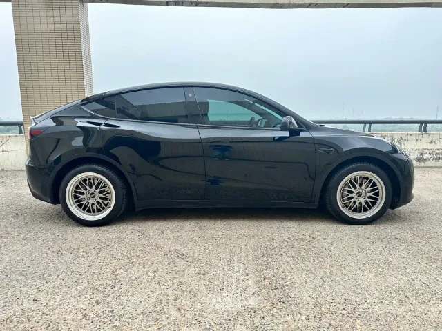 Tesla Model Y — Фото автомобиля 4
