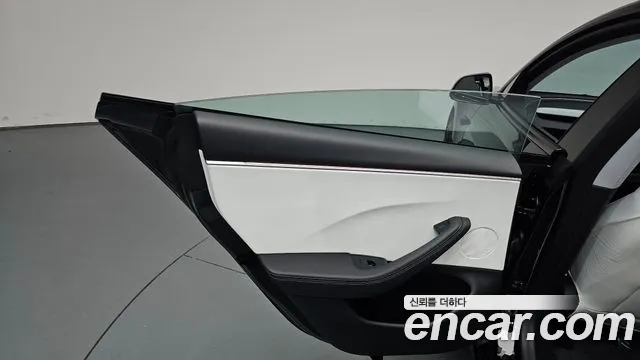 Tesla Model 3 — Фото автомобиля 14