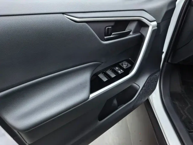Toyota RAV4 — Фото автомобиля 5