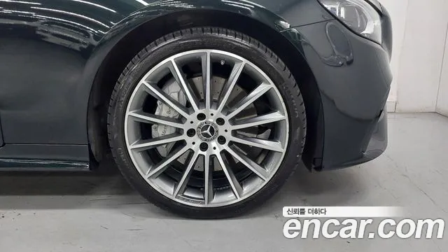 Mercedes-Benz E-Class — Фото автомобиля 5