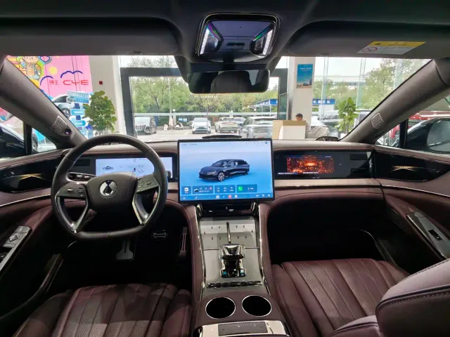 Denza Z9GT — Фото автомобиля 14