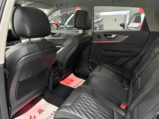 Hongqi HS5 — Фото автомобиля 6